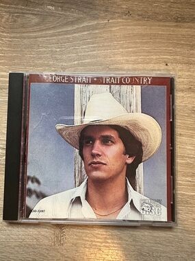 George Strait 'Strait Country' CD - White Cowboy Hat & Cream Shirt